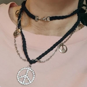 Y2k halsband armband  - Lång kedja - guldig och läderimitation, kan användas som halsband eller armband 