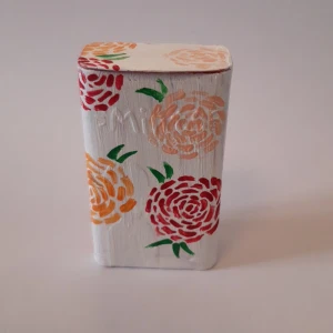 Flower candy box - Selling my hand painted candy box. The price includes the cost of paint and the time i spent painting. Its a lot of details and painted with a thin brush. On the second slide u can see the differens agnels. Not water proof but can be used as decoration!🌺🌸