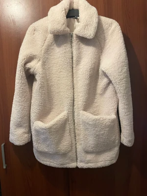 Jacka från H&M - Storlek xs och använd ca en gång.