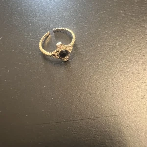 Ring Lily and rose - Ring guld/ svart Lily and rose