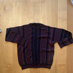 Stickad tröja Filati - Stickad tröja från filati. Välanvänd. Sitter som S/M