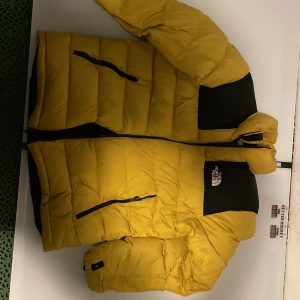 The north face jacka - En varm och skön vinterjacka i bra skick köpt förra vintern! Storlek M.
