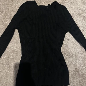 Svart ribbad tröja - Fin ribbstickad tröja från HM