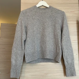 Stickad tröja - Hope - Unisex tröja från Hope, strl 36(W), 46(M). 