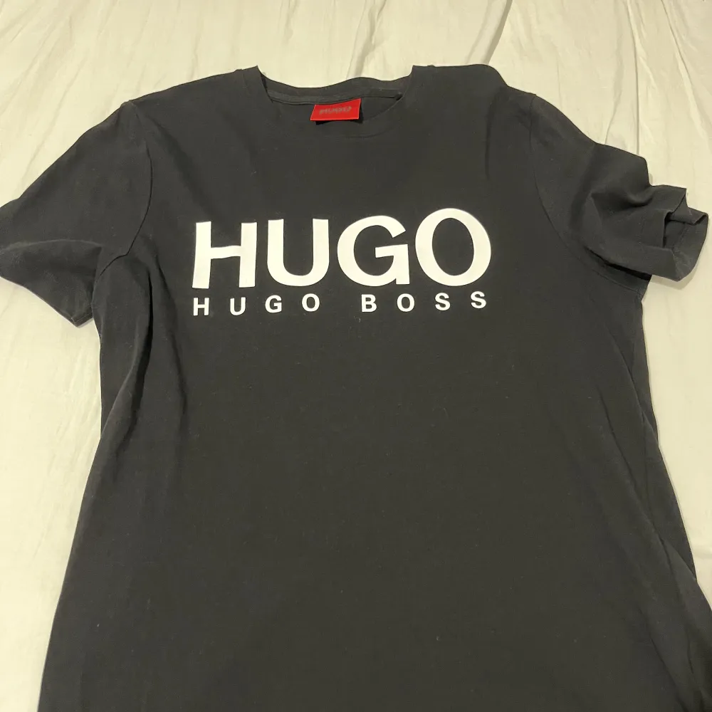 Hugo T-shirt i gott skick. T-shirts.