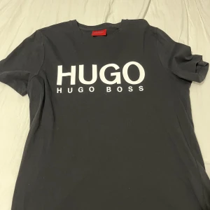 Hugo T-shirt - Hugo T-shirt i gott skick