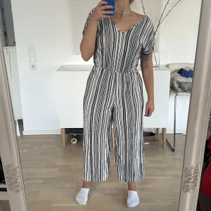 Jumpsuit  - Ingen anmärkningar 