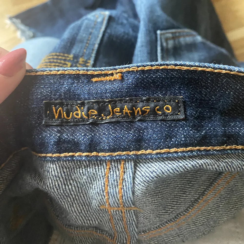 Super snygga baggy  jeans från nudie! Har inga hål eller fläckar! Modellen heter ”avrage Joe”och är i färgen ”dark oldie” . Jeans & Byxor.