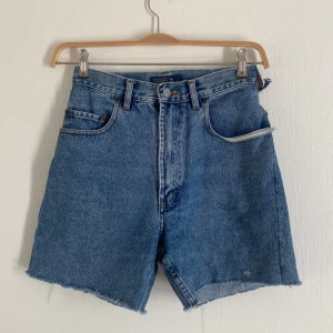 Jorts  - Jeans shorts. Har sytt in dom själv dom har några skavanker som går att se på sista bilden 