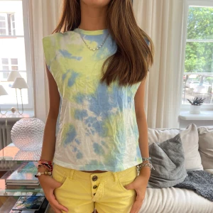 Tie dye tröja - Säljer denna jätte coola tie dye tröja😍😍
