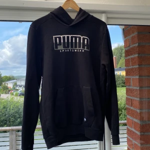 Hoddie - Ett år gammal hoddie som jag inte kan ha längre. 