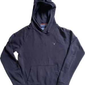 Gant hoodie stl 158/164 - Säljer nu min fina hoodie från gant då den blivit för liten. Den är i bra skick, hör av dig om du har några funderingar! Bra pris vid snabb affär