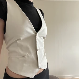Vest - Väst från weekday, aldrig använd 