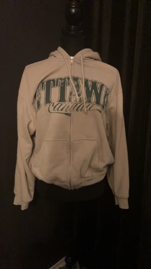 Y2k hoodie - Y2k Hoodie/kofta från H&M, knappt använd. 