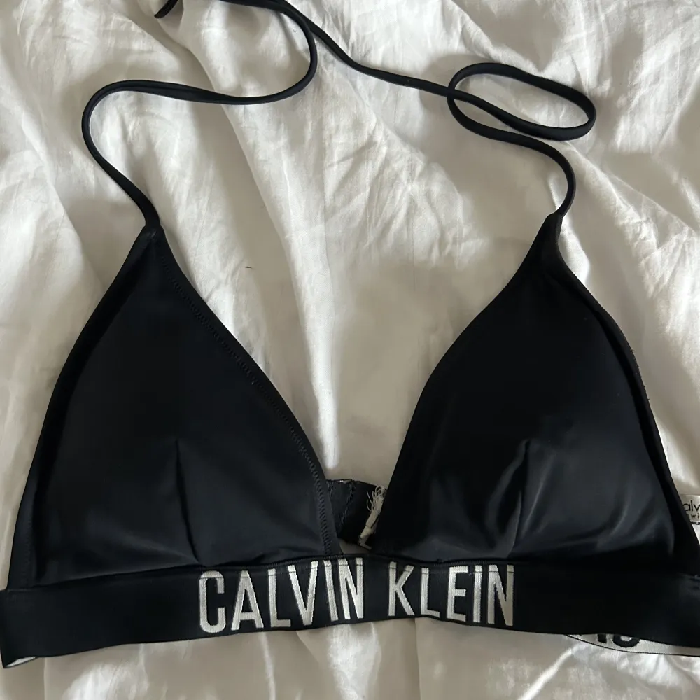 Så snygg bikinitopp från Calvin Klein🖤Nypris: 499kr🖤. Övrigt.