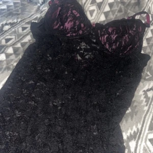  Pyjamas  - Använd få tal gånger väldigt fin och romantiks pyjamas 