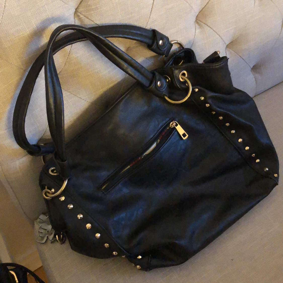 Handväska Svart med nitar - 91