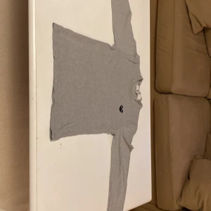 Cdg sweatshirt - Sprillas ny cdg sweatshirt som är använd ett fåtal gånger.                