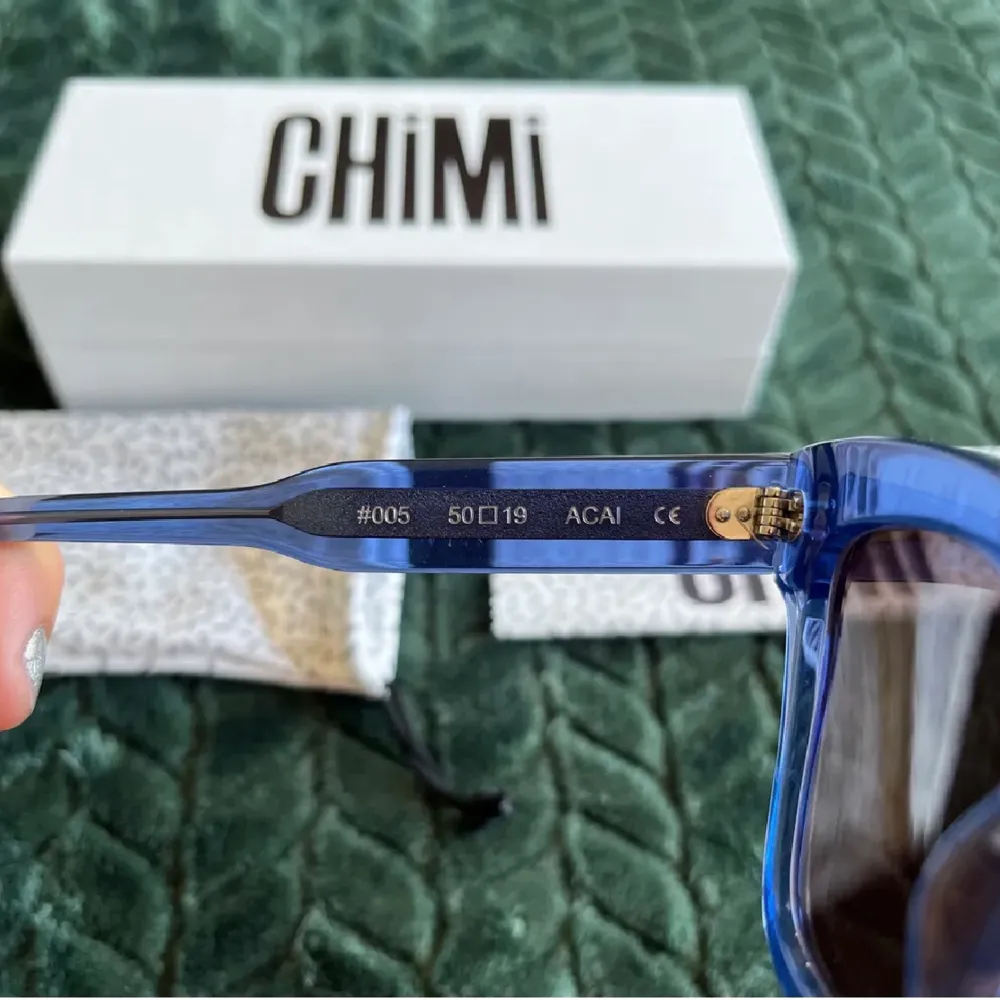 Chimi 005 acai, så fin blå färg! Säljs inte längre i butik 🫶🏼 . Accessoarer.