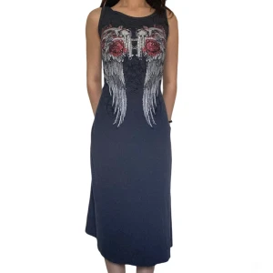 y2k klänning  - Jättefina klänning med asfeta detaljer. Perfekt nu i sommar och jättebekväm. 