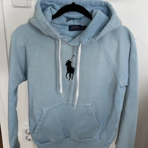 Polo Ralph Lauren hoodie - Hoodie från Polo Ralph Lauren i storlek xs. Endast använd ca 1-2 gånger. 