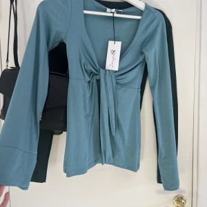 Topp  - Design by si topp så fin aldrig använd med lappen kvar 💕