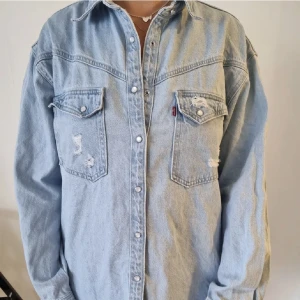 Levis jacka - Jeansjacka. Märket är Levis som ni ser. Inga fläckar eller nått fel. 