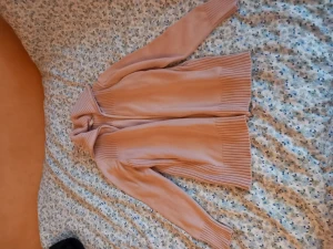 Kofta - Jättesöt rosa stickad kofta!