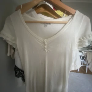 Vintege topp - Jätte fin topp som jag har köpt secondhand men nästan aldrig andvänt från märket Laura Ashley 