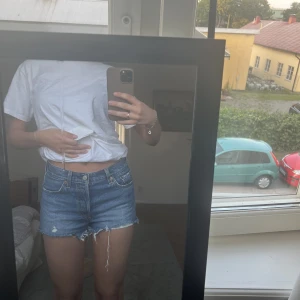 Levis shorts - Säljer dessa levidshorts i väldigt bra skick!