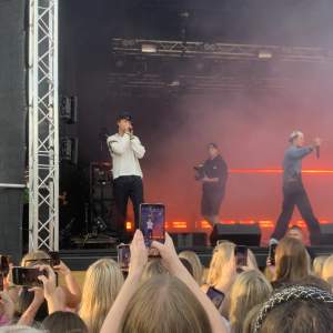 SÖKER HOV1 biljetter till Uppsala konserten antingen 30/8 eller 31/8!💗💗 hör av er om ni har!💗🙈🪩