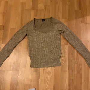 Beige tröja - En fin tröja beige Bra skick  Oandvänd