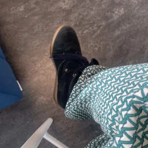 Isabel marant skor - Säljer dessa super fina isabel marant skor som jag köpte begagnat. Säljer pga att dom är förstora vilket är super tråkigt!köparen står för frakt!