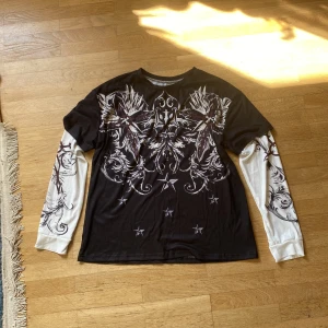 Affliction type tröjan - skit fet tröja som påminer om Affliction