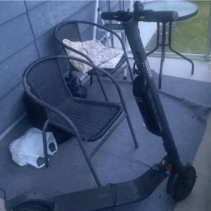 Elsparkcykel - En hel stabil ninebot cykel pris kan diskuteras Den åker upp till 30 trimmen kommer med den har extra batteri och det räcker att köra den en heldag den är också punktfri däcken går inte sönder. Kontakta ifall du är intresserad