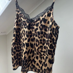 Spetslinne - Superfint skick. 