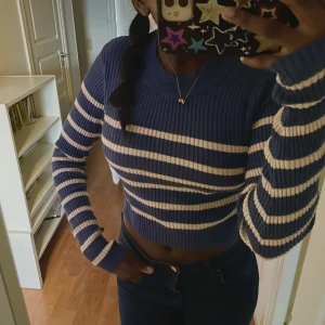 Lager 157 långärmad tröja - Långärmad stickad tröja från Lager 157®️  Bra och billigt pris!  (Storlek M men sitter som xs, s ) tänk också att det blir 58+frakt (39) så TOTALT 97kr