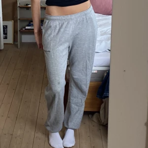 Gråa mysbyxor - Mysbyxor från champion! Är 180