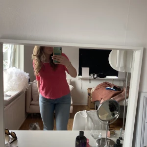 Stickad tshirt - stickad tshirt, ish str M Skriv dm för frågor💘