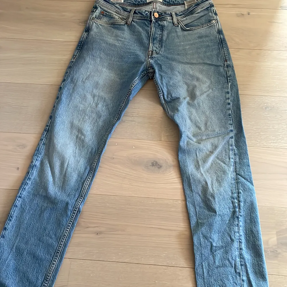 Slim straight thin 31/32 från Jack& Jones som är knappt använda.. Jeans & Byxor.