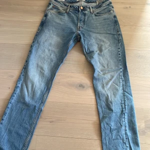 Jack& Jones jeans  - Slim straight thin 31/32 från Jack& Jones som är knappt använda.