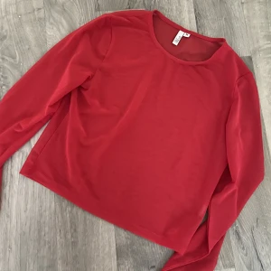 Topp - Röd mesh topp från Nelly som inte används längre🩷
