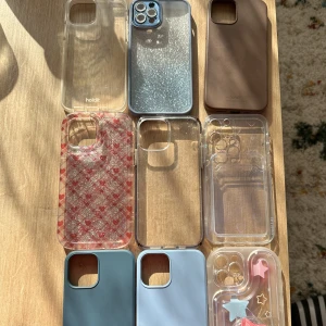 iPhone 12 PRO skal  - Säljer mina 12 PRo skal borde funka till iPhone 12 också!  Holdit & glitter skalen: 150kr/st + frakt Resterande skal 80kr + frakt För frågor skriv privat :) 