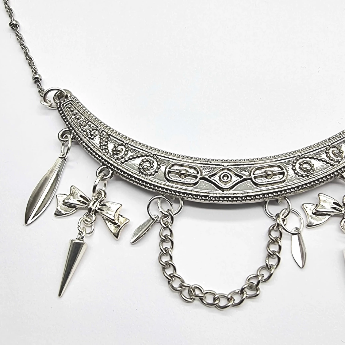 Handgjort upcycled halsband  - 90