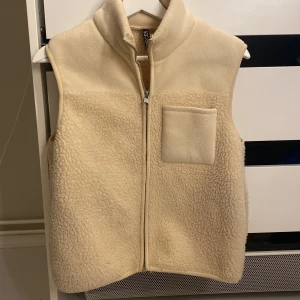 Väst - Jätte mysig väst från pieces☺️