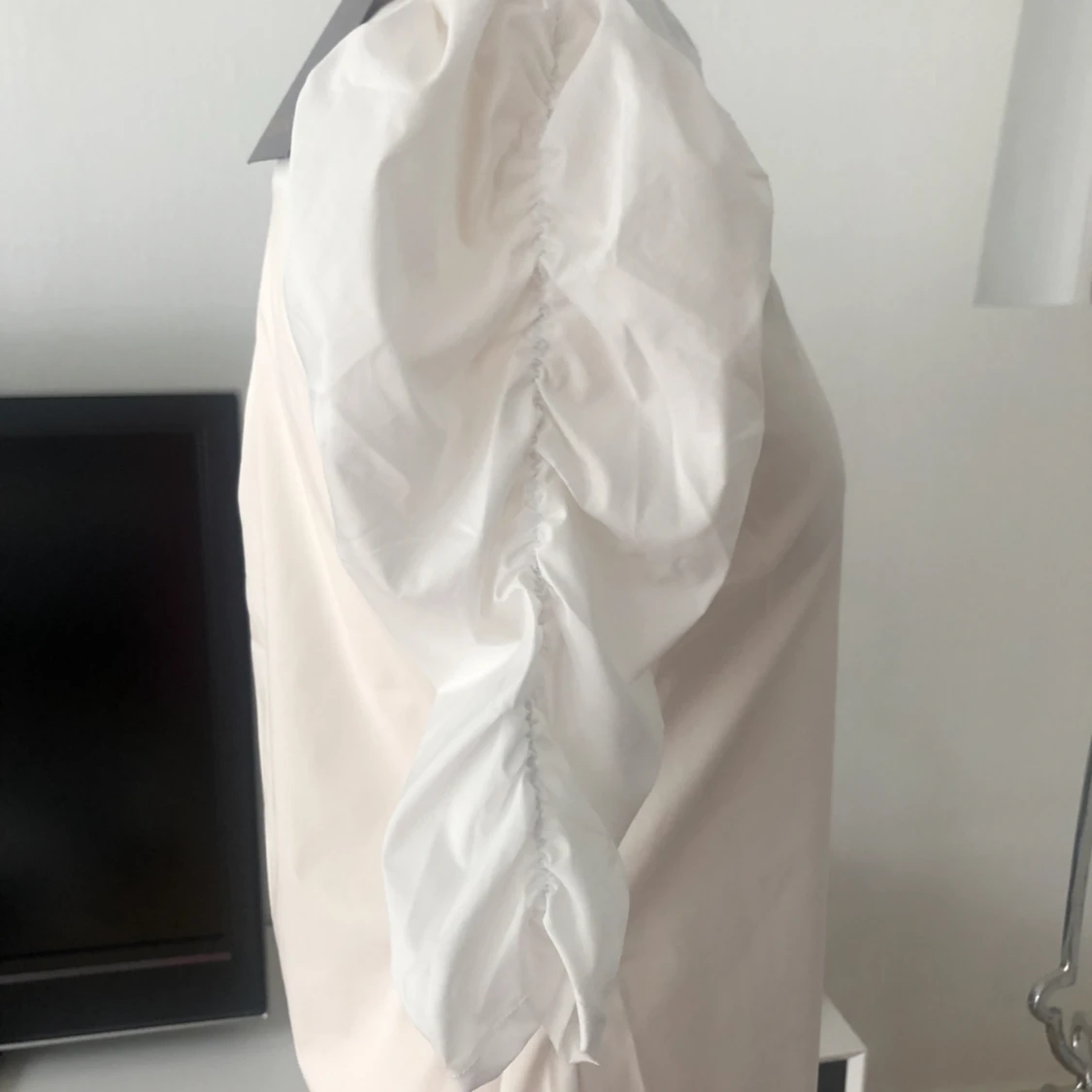 Vit blus /skjorta ny  med prislappen kvar  - 91