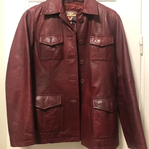 Vintage red leather jacket - Tiny scratch in the back, missing one button, no belt