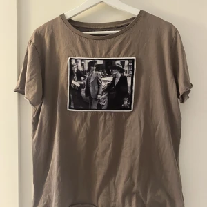 Limitato t-shirt  - Säljer denna limitato t-shirten!! Jättefint och bra skick, säljs inte längre i butik.  Nypris: 1800