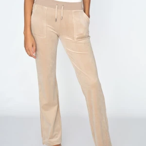 Juicy couture  - Säljer mina beige juicy couture byxor. Skriv om ni vill ha bild på byxorna🥰