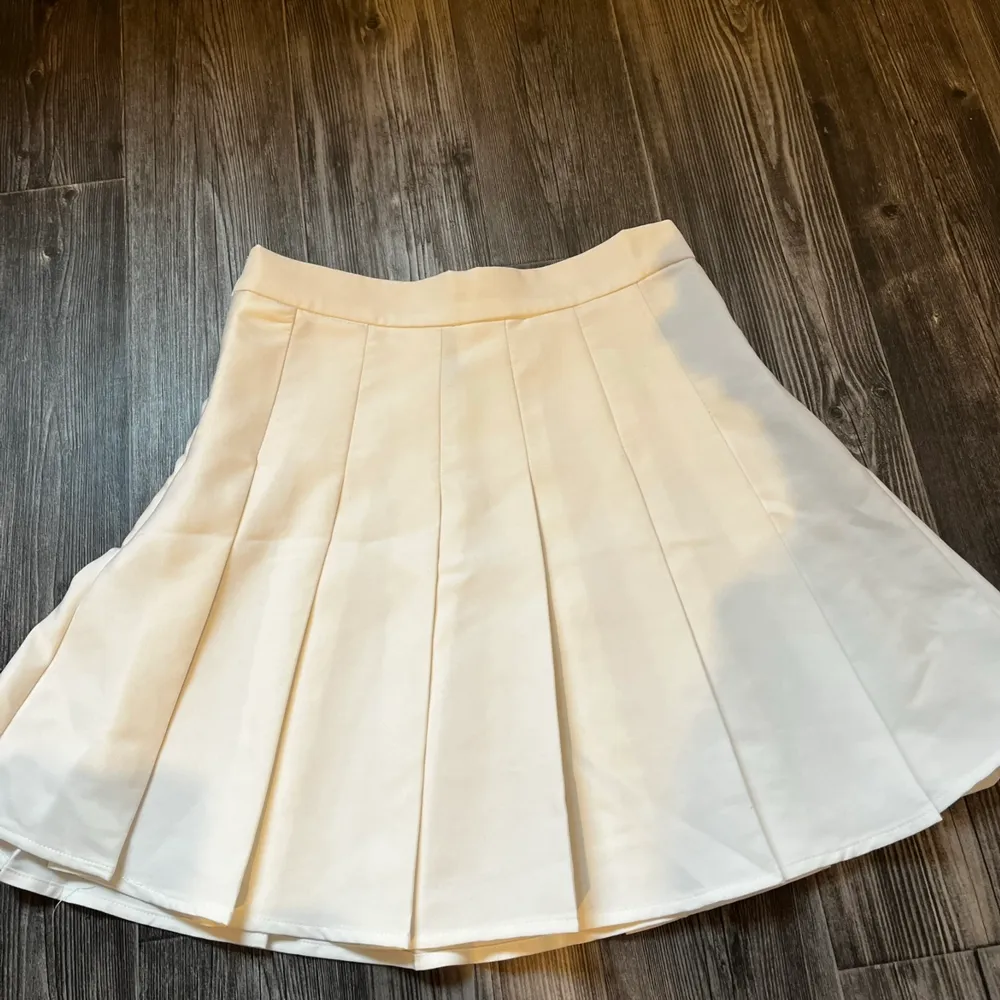 Denna söta kjol från shein använt ca 3 gånger . Kjolar.